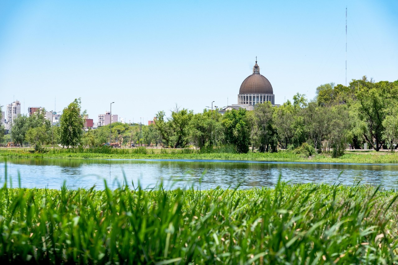 Lee más sobre el artículo Fiesta retro, gastronomía y naturaleza a orillas del Paraná