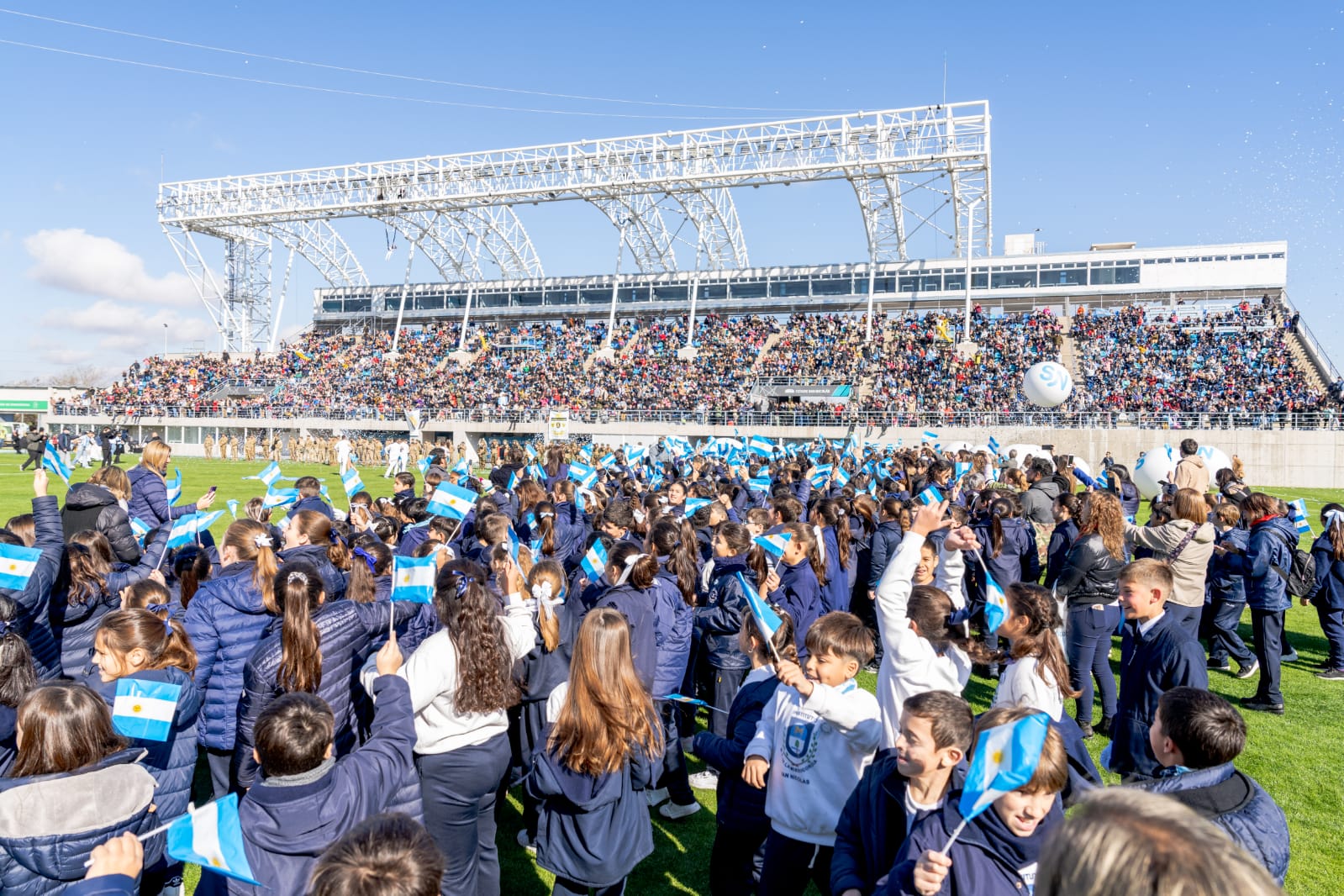 Lee más sobre el artículo Se celebró el Día de la Bandera en el Estadio San Nicolás