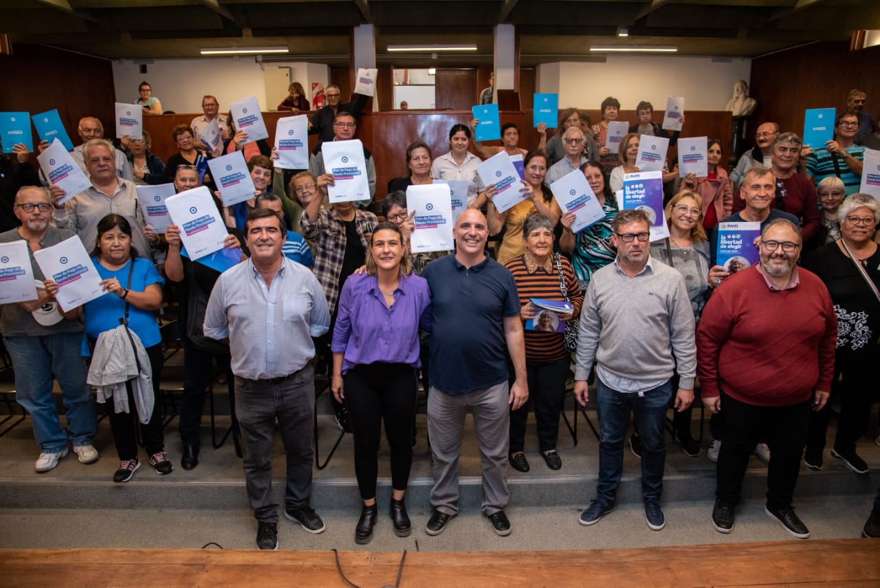 Lee más sobre el artículo Más de 200 nicoleñas y nicoleños recibieron su jubilación