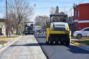 Lee más sobre el artículo Continúan las obras de pavimento en distintos puntos de la ciudad