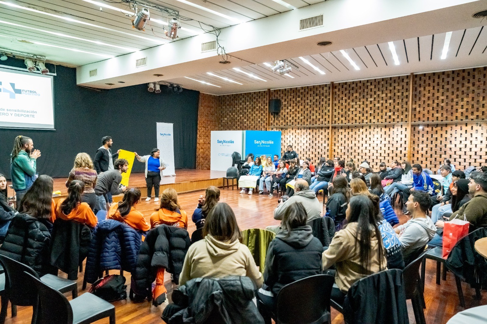 Lee más sobre el artículo Se realizó el Taller de Género y Deporte en el Auditorio Municipal