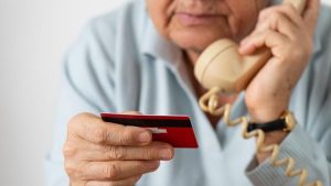 Lee más sobre el artículo Le robaron 40.000 dólares a una mujer de 83 años