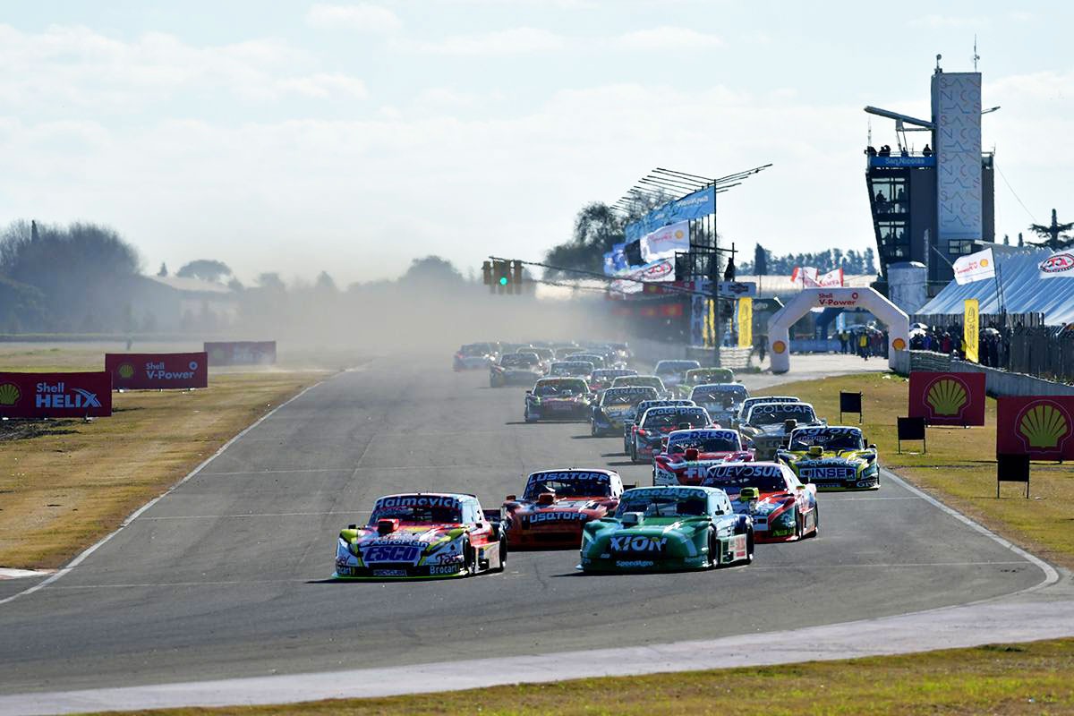 Lee más sobre el artículo Los fanáticos se preparan para la gran carrera del TC en San Nicolás
