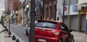 Lee más sobre el artículo Increíble: chocó y se quedó dormido en el auto