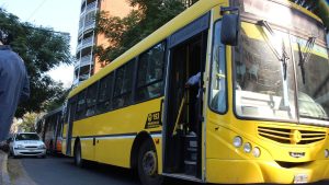 Lee más sobre el artículo Una joven le robó la billetera al chofer del colectivo Azul Sata