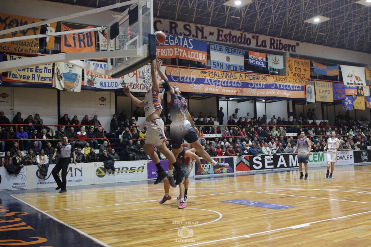 Lee más sobre el artículo Los árbitros no dirigen y se suspende el basquet de la liga local