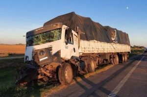 Lee más sobre el artículo Ramallo: dos heridos por accidente de camiones en la Autopista