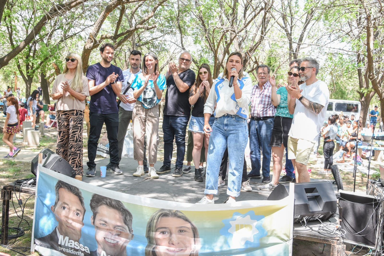 Lee más sobre el artículo En el cierre de campaña, Cecilia Comerio se comprometió a “trabajar al lado del otro, estar bien cerca, con amor y compromiso”