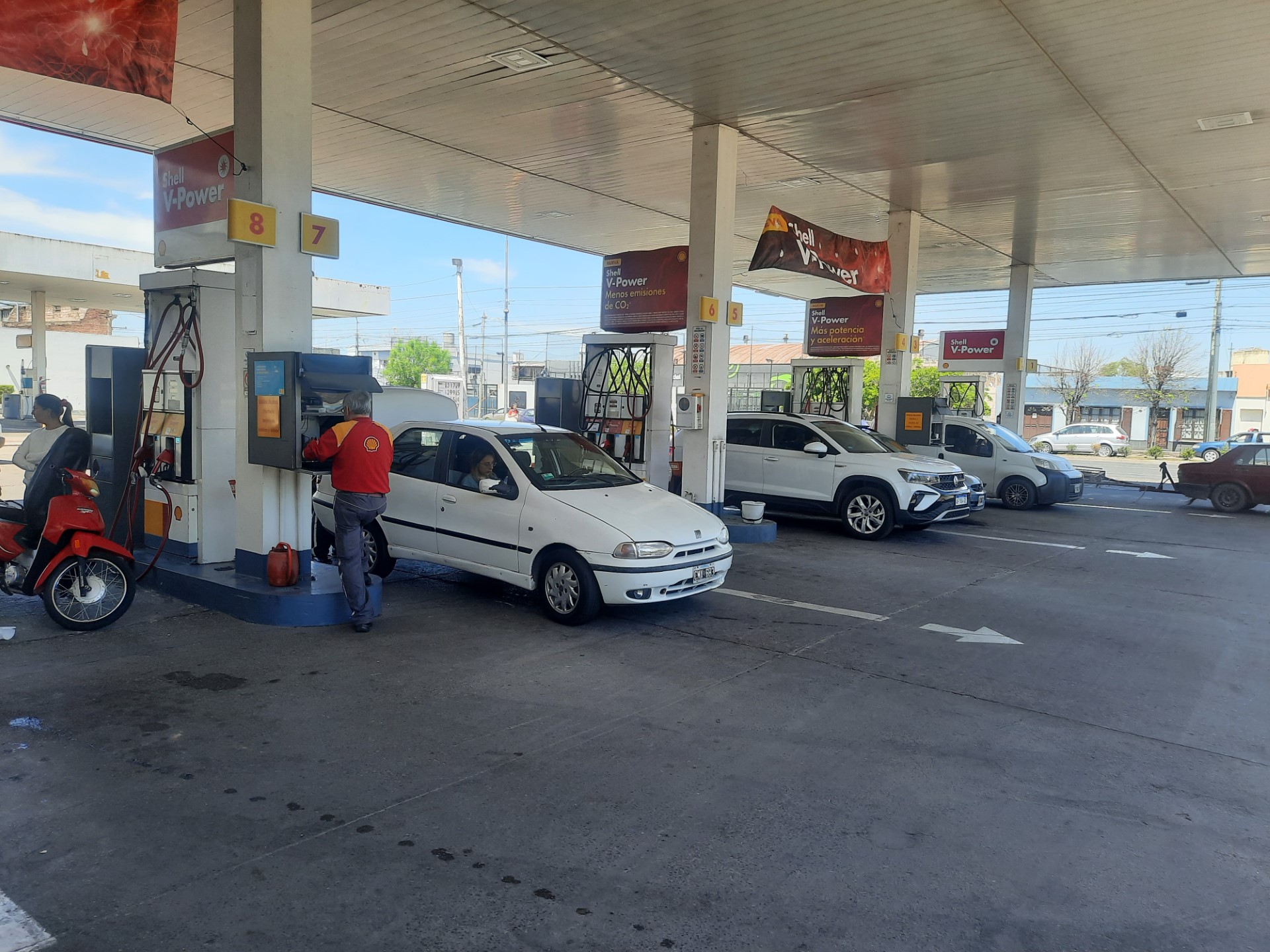 Lee más sobre el artículo Nicoleños enloquecidos para cargar combustible