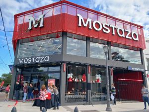 Lee más sobre el artículo Mostaza abrió en San Nicolás, y arrancó la polémica: ¿Caro o barato?