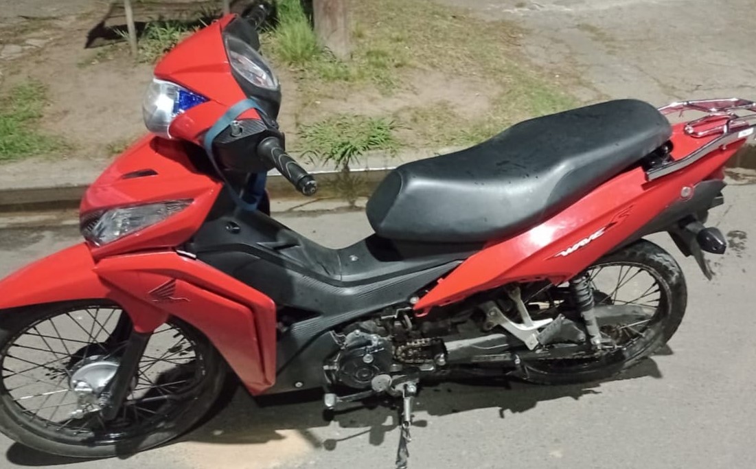 Lee más sobre el artículo Conductor de moto se dio a la fuga tras chocar a un auto