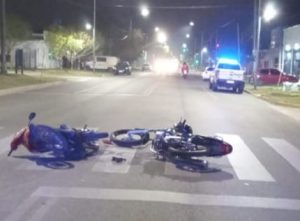 Lee más sobre el artículo Violento accidente entre dos motos en zona norte