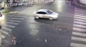 Lee más sobre el artículo Una mujer embistió a un perro y cayó de la moto