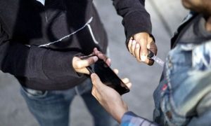 Lee más sobre el artículo Le roban celular a un adolescente, tras amenazarlo con cuchillo