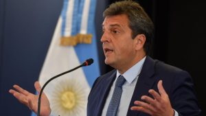 Lee más sobre el artículo Massa intimó a las petroleras: “Si el martes el abastecimiento de combustibles no está resuelto, desde el miércoles no van a poder exportar un solo barco más”
