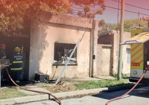 Lee más sobre el artículo Incendiaron una casa, en medio de acusaciones por abuso de un niño