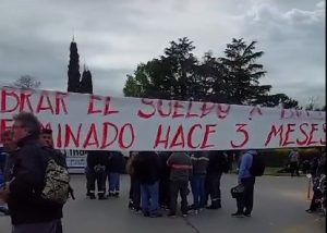 Lee más sobre el artículo Cortan el ingreso a la planta de Acindar por deuda con trabajadores de contratista