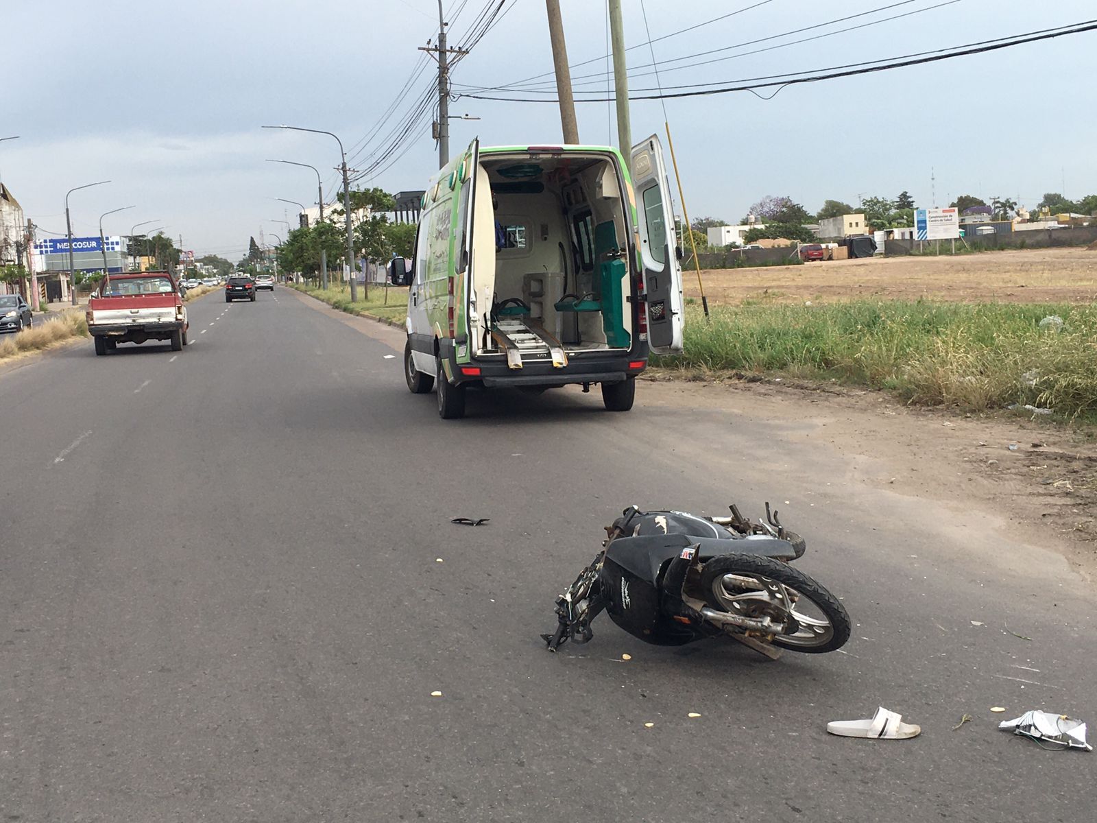 Lee más sobre el artículo Un joven perdió el control de su moto y cayó al asfalto