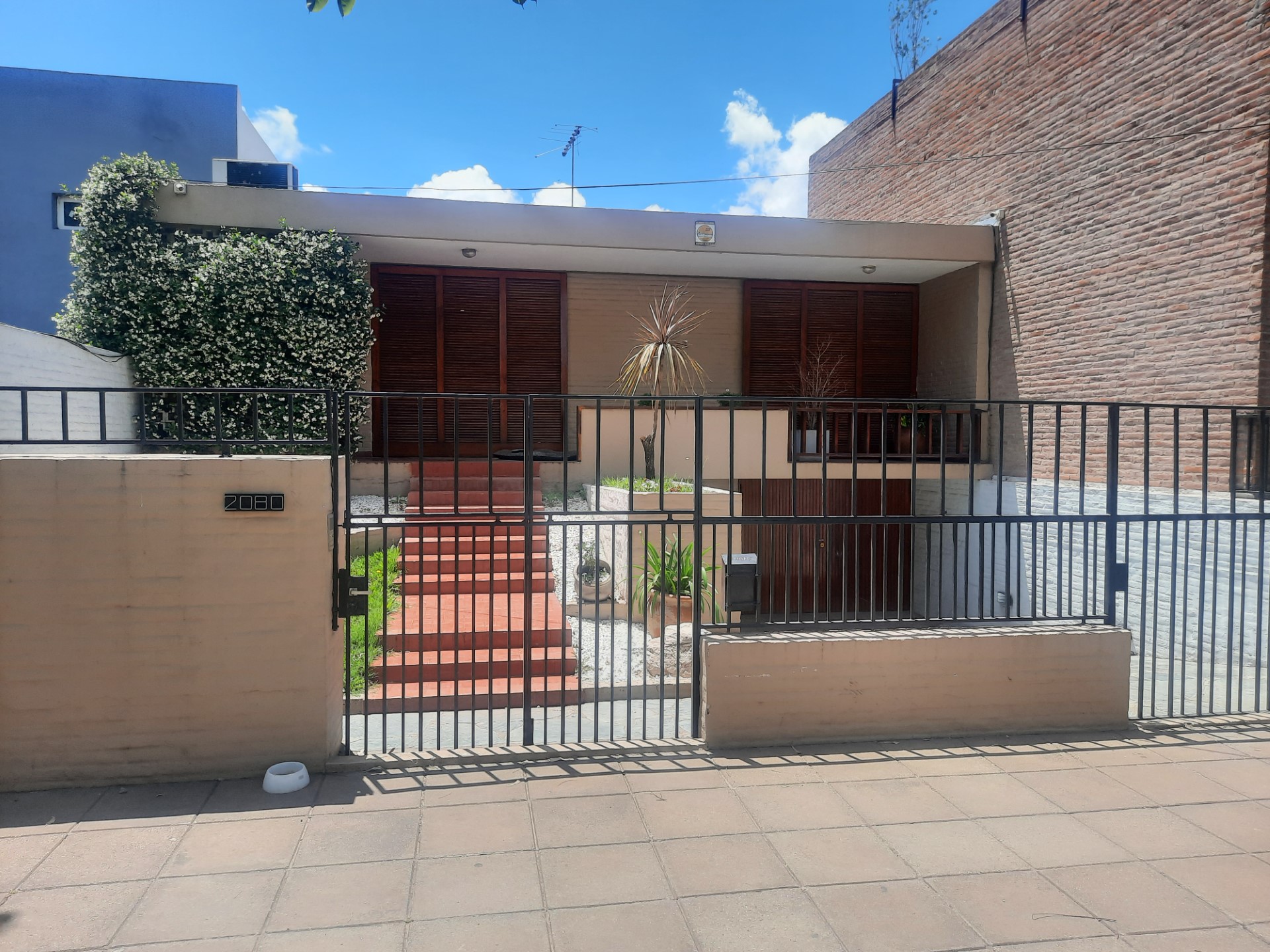 Lee más sobre el artículo Asaltaron y golpearon salvajemente a la esposa de Marcelo Bottazzi, ex candidato a Intendente por La Libertad Avanza