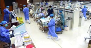 Lee más sobre el artículo Varios hospitales en China están desbordados por la rápida expansión de una enfermedad respiratoria entre niños