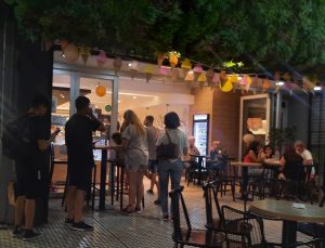 Lee más sobre el artículo Locura por la «Noche de las Heladerías» en San Nicolás