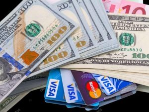 Lee más sobre el artículo Dólar tarjeta: el Gobierno dispuso un incremento y el tipo de cambio que se aplica a compras en el exterior pasó a 948 pesos