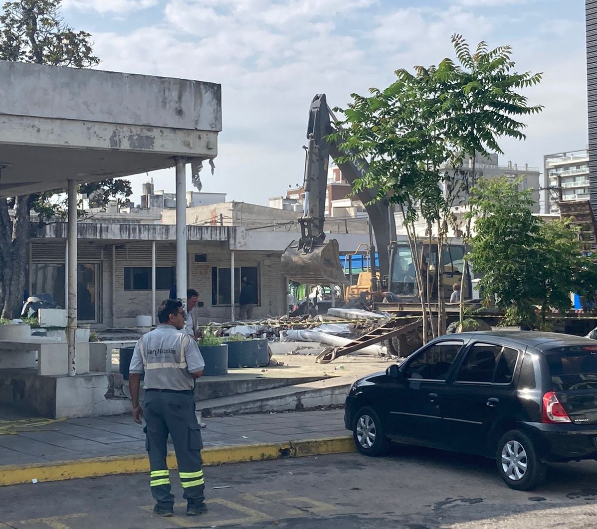 Lee más sobre el artículo Cortan calle Almafuerte por demolición del ex Cemac