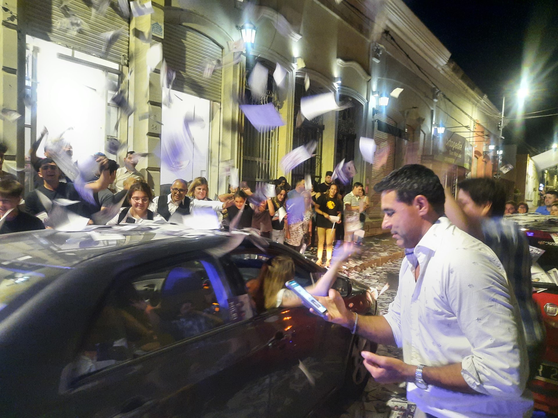 Lee más sobre el artículo Masivo festejo en el «búnker» de Milei en San Nicolás