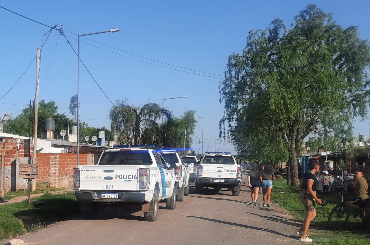 Lee más sobre el artículo Una mujer internada y agresión a la policía en Barrio Las Mellizas