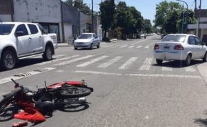 Lee más sobre el artículo Auto y moto colisionaron en Viale y San Martín