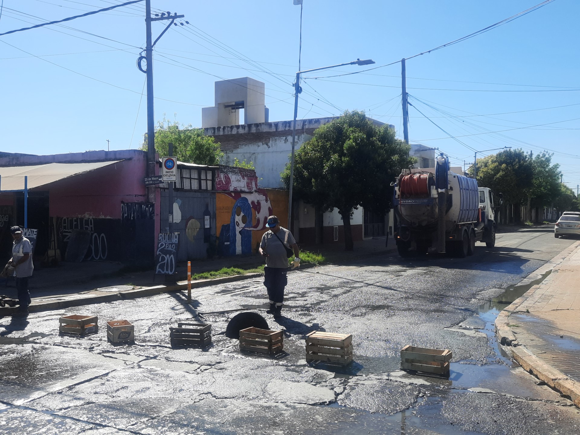 Lee más sobre el artículo Un olor nauseabundo inundó la zona sur por boca cloacal tapada