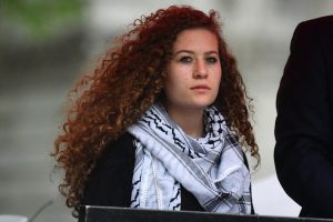 Lee más sobre el artículo Israel detuvo a Ahed Tamimi, ícono de la causa palestina