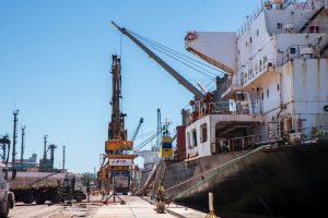Lee más sobre el artículo Ya pueden amarrarse dos buques en simultáneo en el Puerto de San Nicolás