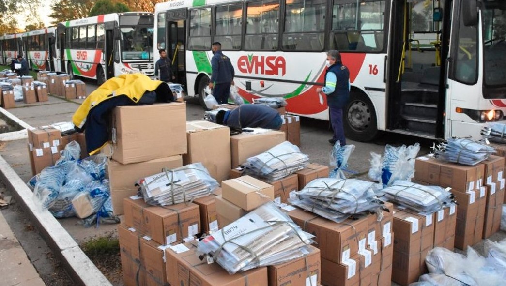 Lee más sobre el artículo Trasladan urnas y boletas a los centros de votación en San Nicolás