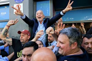 Lee más sobre el artículo Ganó Alak en La Plata, aunque Garro no lo reconozca