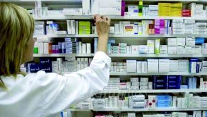 Lee más sobre el artículo Farmacias bonaerenses limitan la venta de medicamentos con descuentos a afiliados de prepagas y obras sociales
