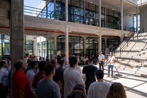 Lee más sobre el artículo El Intendente brindó con los empleados municipales