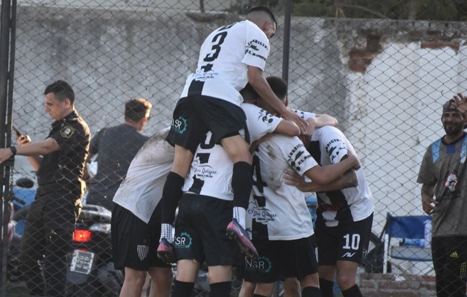 Lee más sobre el artículo La Emilia y General Rojo son finalistas de la Liga Nicoleña de Fútbol