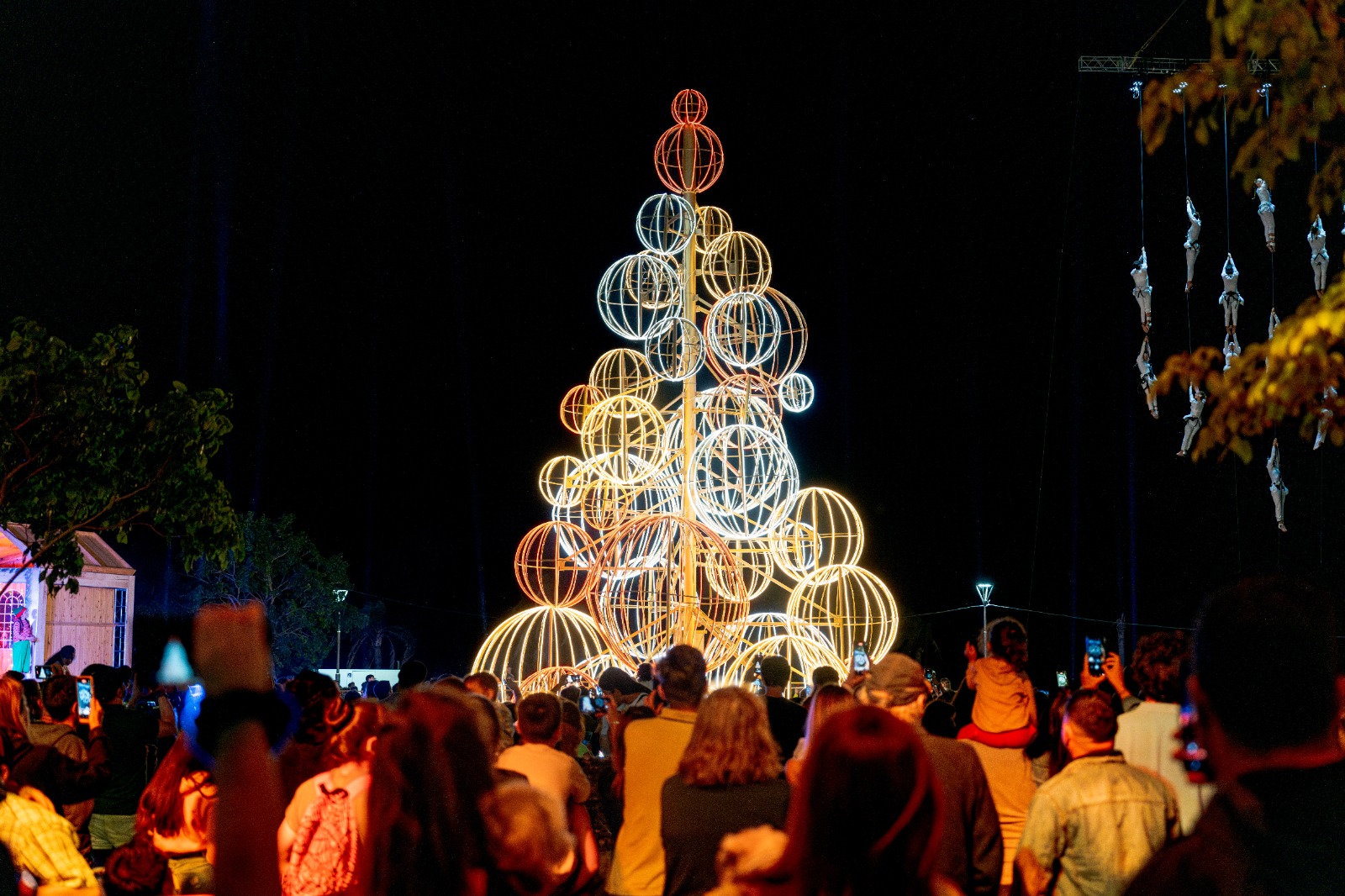 Lee más sobre el artículo San Nicolás se encendió con la magia de la Navidad