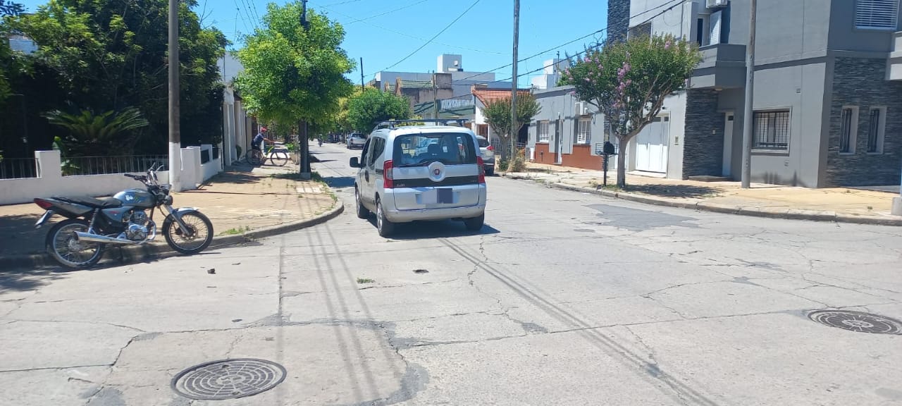Lee más sobre el artículo Un joven herido tras choque entre auto y moto