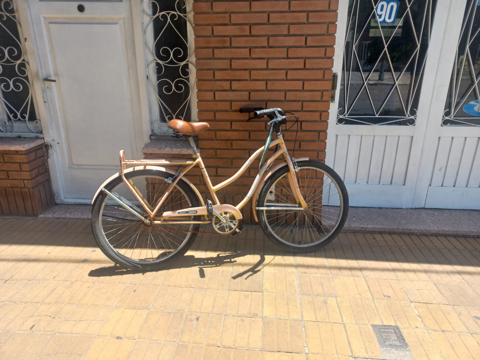 Lee más sobre el artículo Una bicicleta chocó con un auto en Alberdi y Urquiza