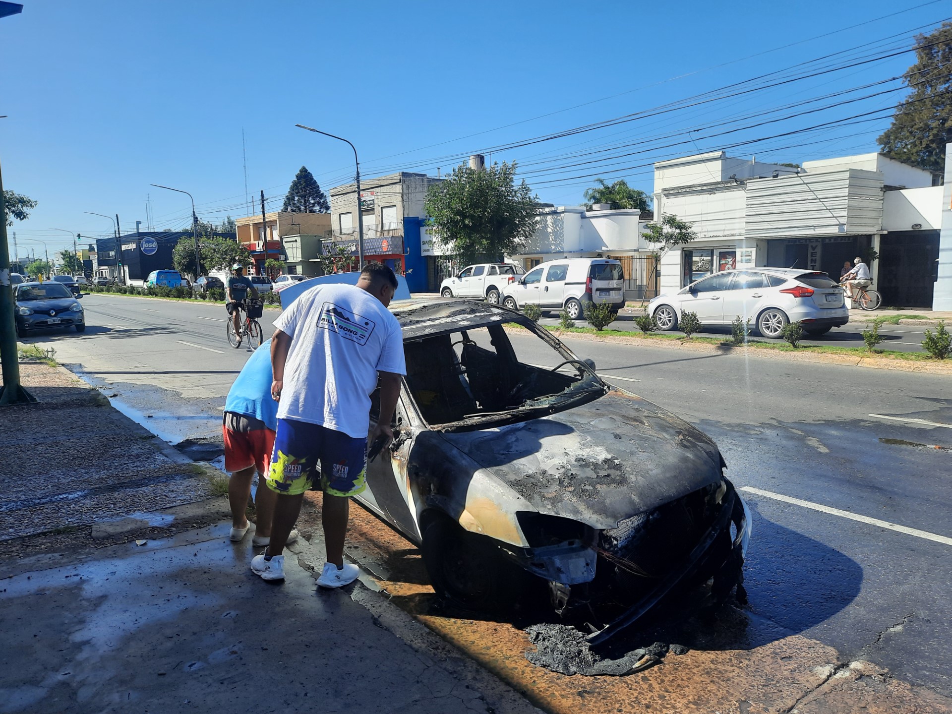 Lee más sobre el artículo Se incendió un remis en Avenida Savio