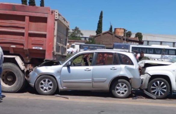 Lee más sobre el artículo Insólito triple choque en la Ruta n° 188