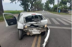Lee más sobre el artículo Chocaron tres autos en zona norte, y dos se dieron a la fuga