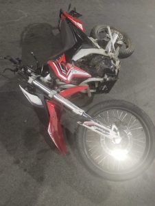 Lee más sobre el artículo Dos heridos tras chocar moto con bicicleta