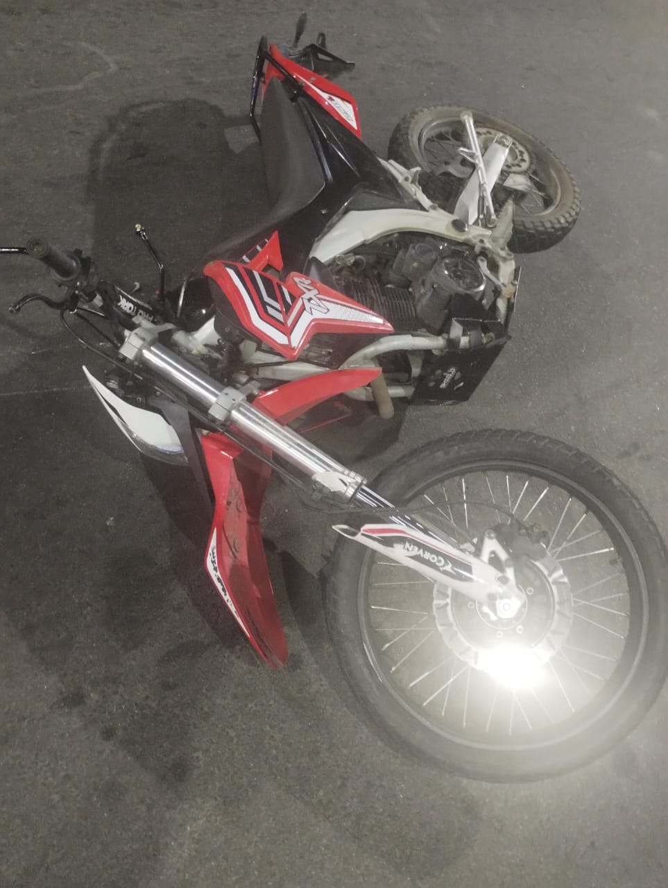 Lee más sobre el artículo Dos heridos tras chocar moto con bicicleta