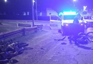 Lee más sobre el artículo Dos motociclistas en grave estado a raíz de choque en Acceso Perón