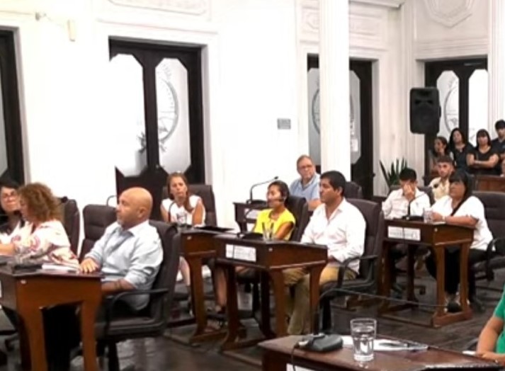 Lee más sobre el artículo El oficialismo local aprobó fuerte aumento en el boleto de colectivo