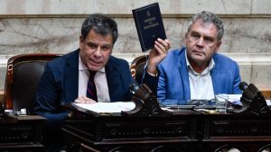 Lee más sobre el artículo Facundo Manes se plantó, y votó en contra de la Ley Ómnibus