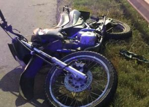 Lee más sobre el artículo Motociclista cayó al asfalto y sufrió lesiones graves